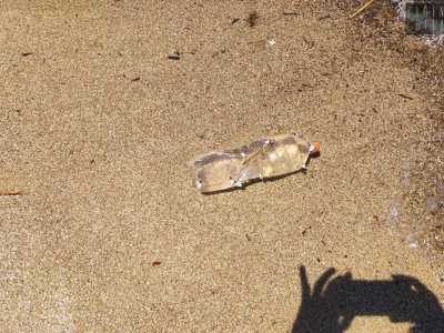 Naturalmente i rifiuti che si trovano in acqua spesso provengono anche dalla terraferma